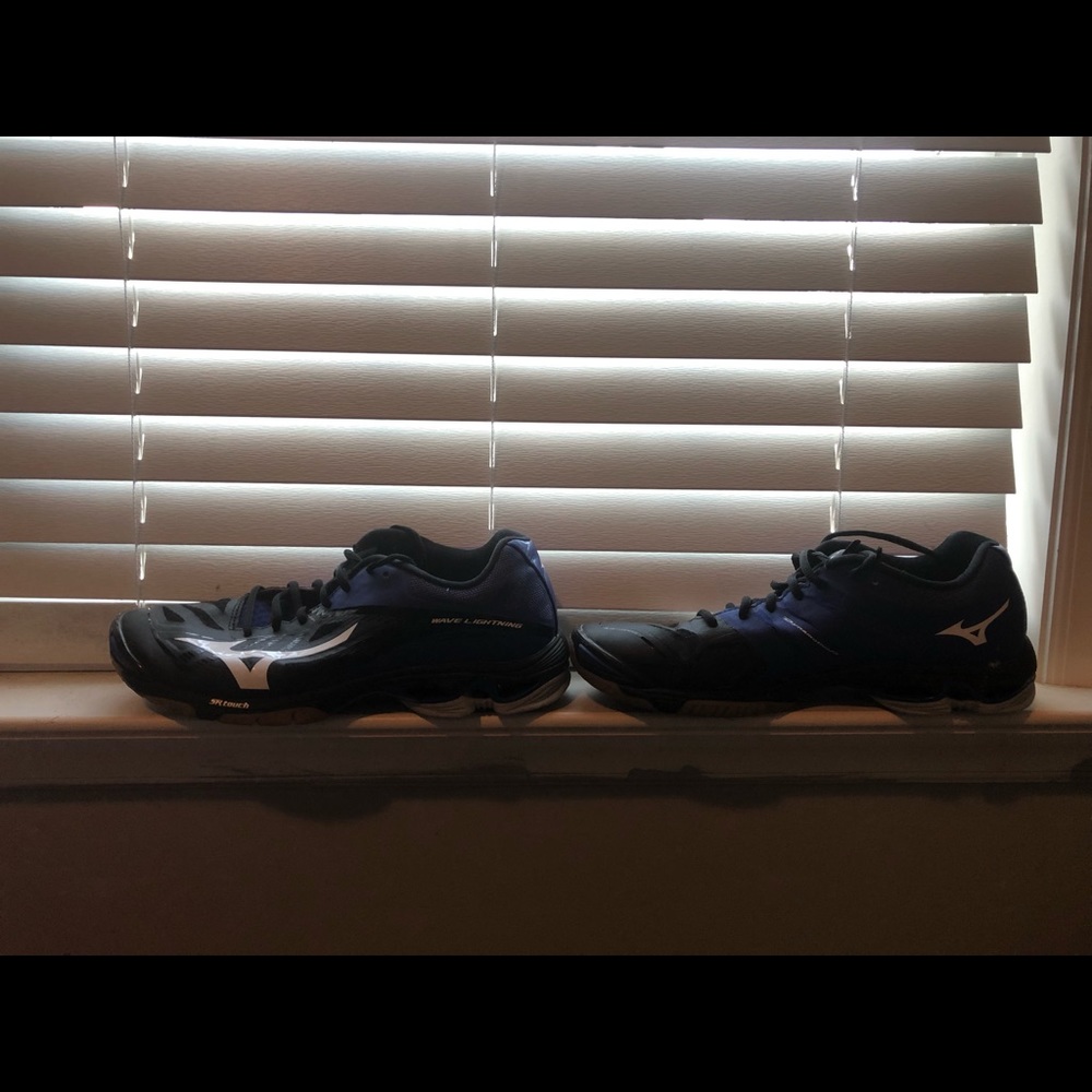 Mizuno volleyball shoes